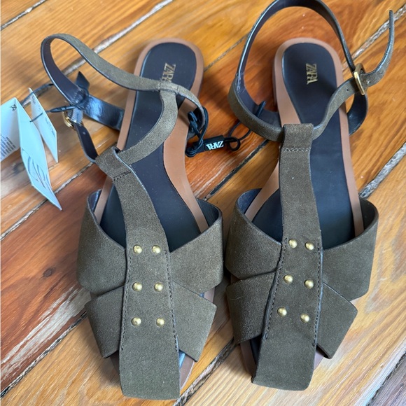Zara Khaki Sandals with Gold Accents - Picture 2 of 4